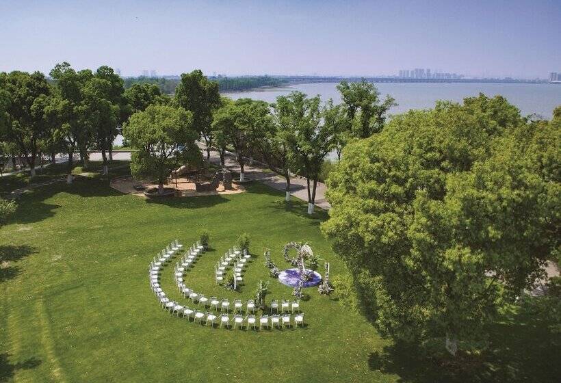 Отель Fairmont Yangcheng Lake