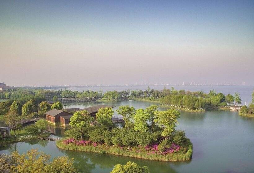 Отель Fairmont Yangcheng Lake