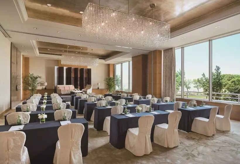 Отель Fairmont Yangcheng Lake