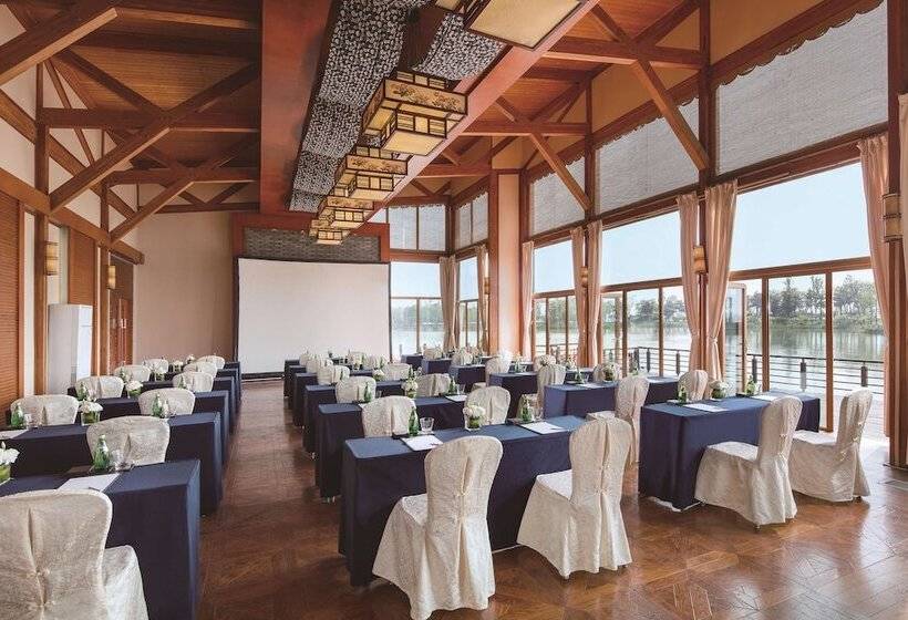 Отель Fairmont Yangcheng Lake