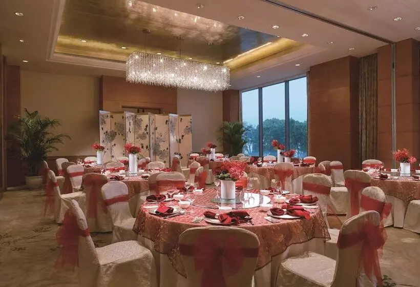 Отель Fairmont Yangcheng Lake