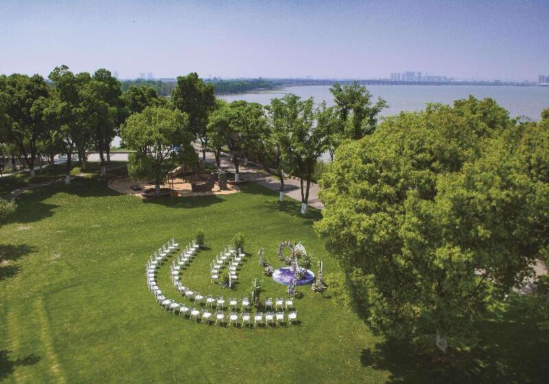 Отель Fairmont Yangcheng Lake