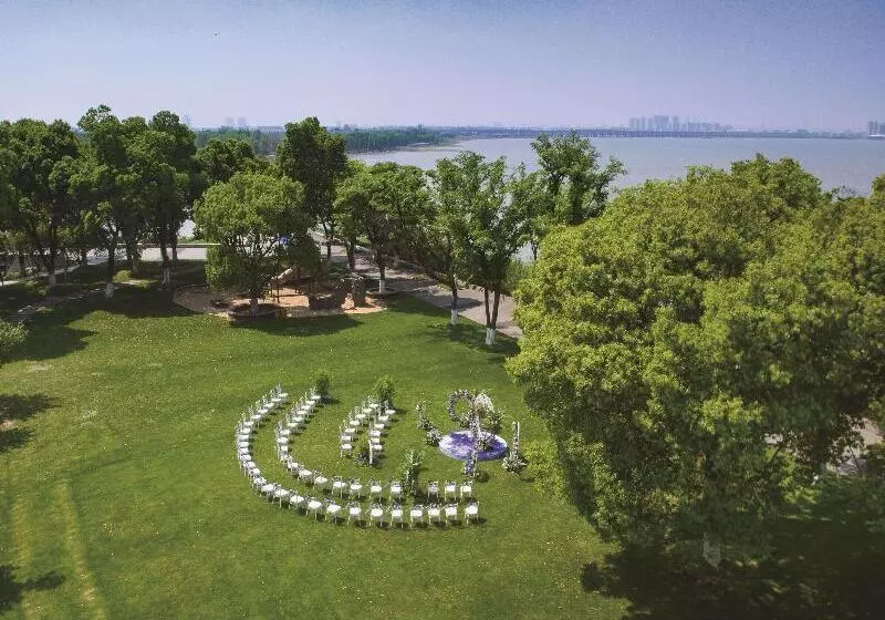 Отель Fairmont Yangcheng Lake