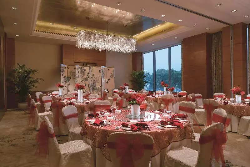 Отель Fairmont Yangcheng Lake