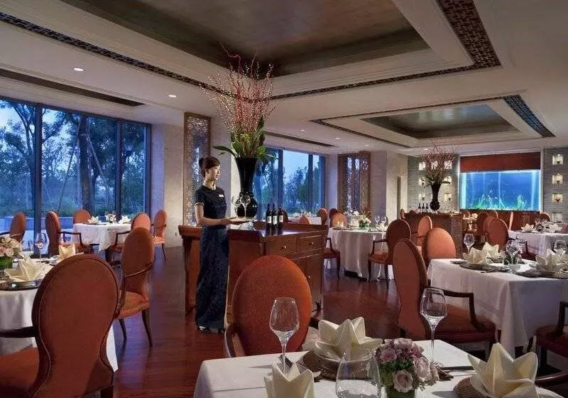 Отель Fairmont Yangcheng Lake