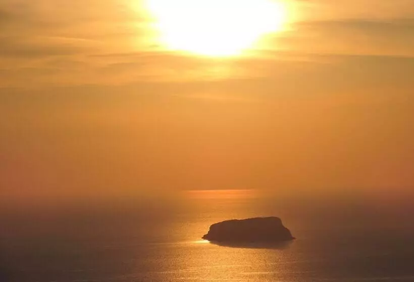 هتل Nautilus Dome