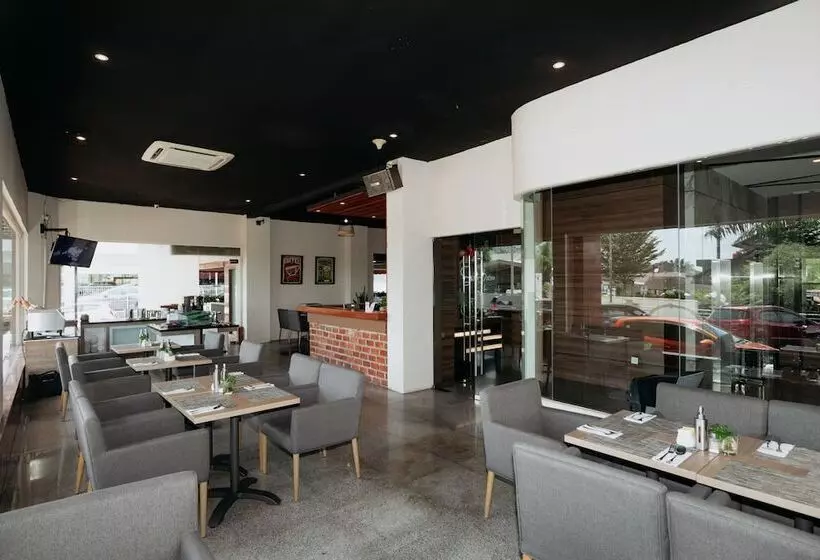 Отель Swissbelinn Baloi Batam