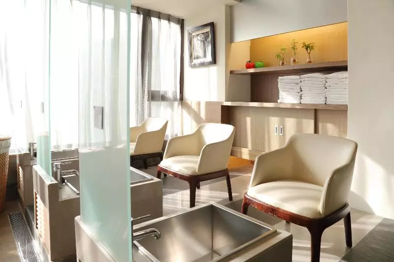 هتل In One City Inn