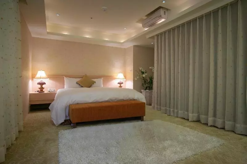 هتل In One City Inn