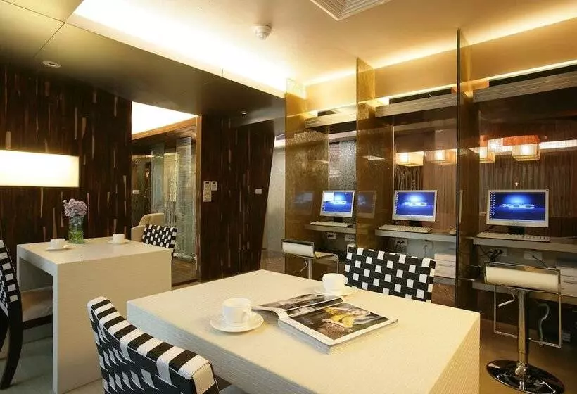 هتل In One City Inn