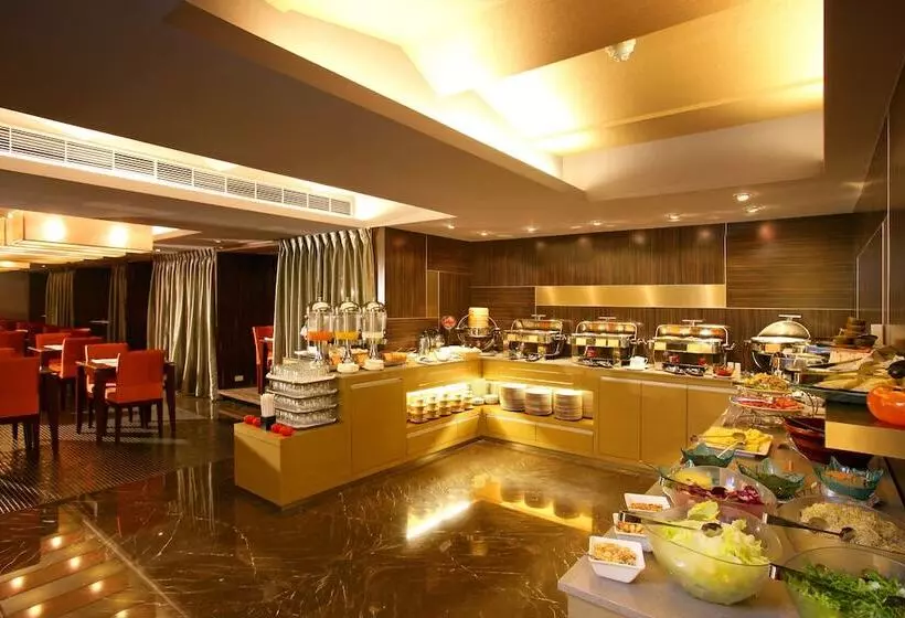 هتل In One City Inn