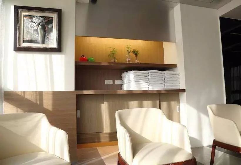 هتل In One City Inn
