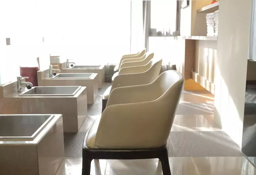 هتل In One City Inn