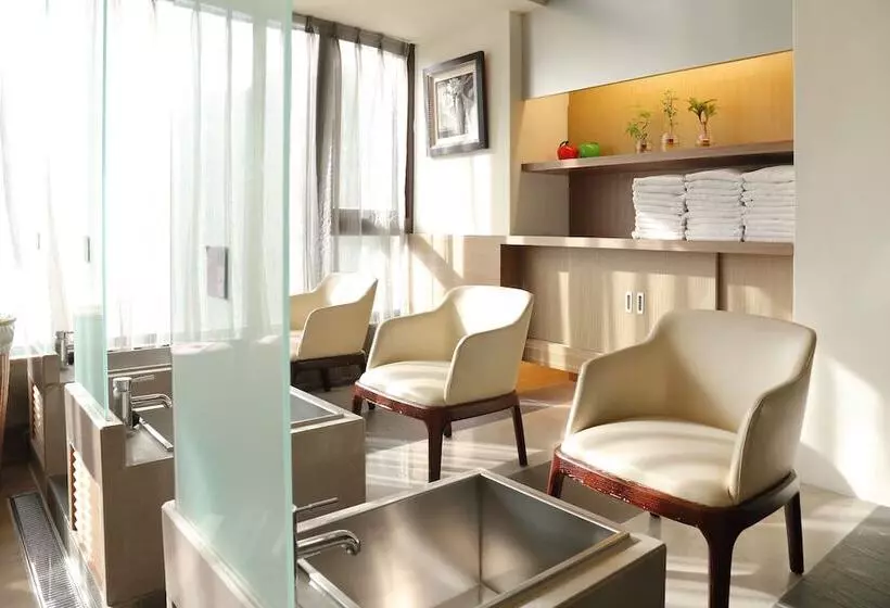 هتل In One City Inn