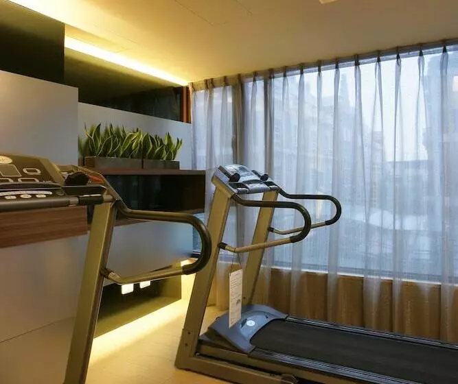 هتل In One City Inn