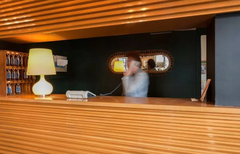 هتل The Originals Boutique, Hôtel ô Gayot, Bagnolesdel Orne