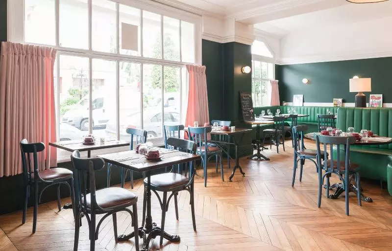 هتل The Originals Boutique, Hôtel ô Gayot, Bagnolesdel Orne