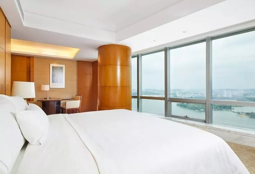هتل The Westin Nanjing Xuanwu Lake