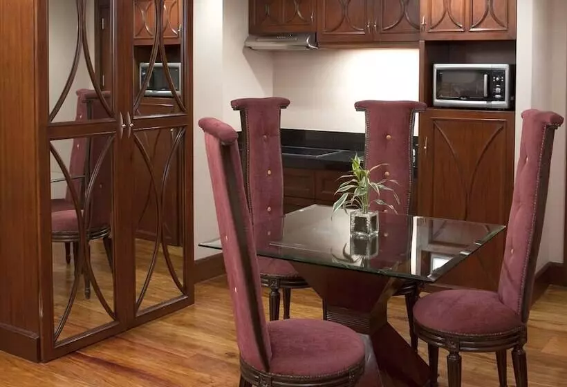 בית מלון כפרי Celeste Makati