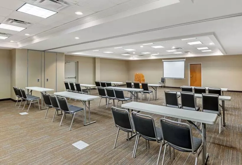 Hotel Comfort Suites At Virginia Center Commons