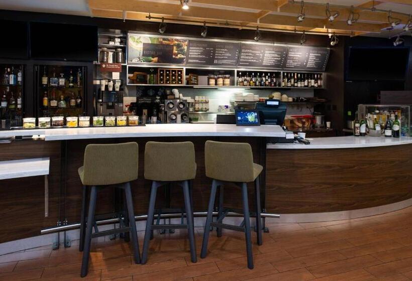 فندق Courtyard High Point