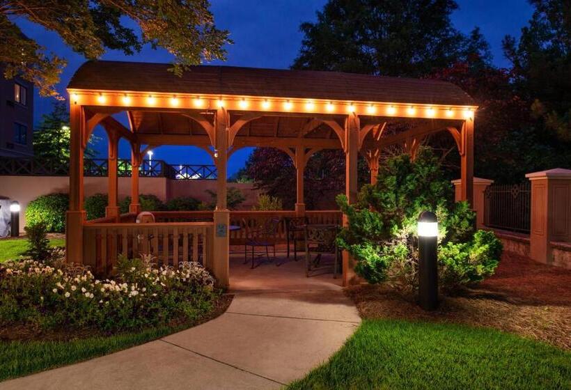 فندق Courtyard High Point