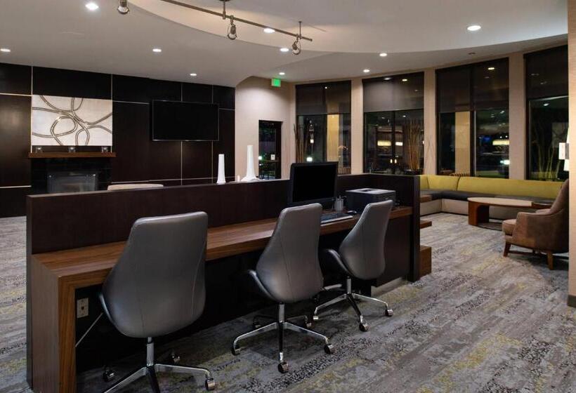 فندق Courtyard High Point