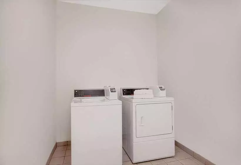 ホテル Days Inn & Suites By Wyndham Houston North   Spring