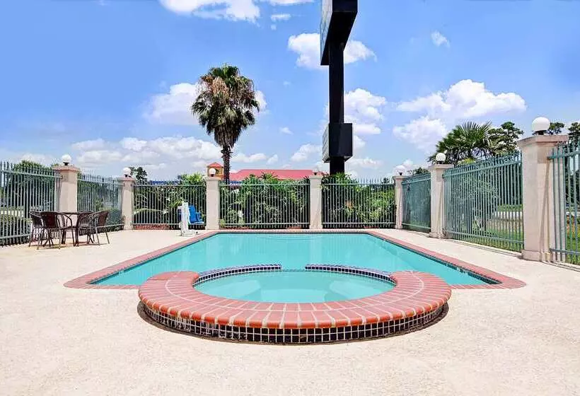 ホテル Days Inn & Suites By Wyndham Houston North   Spring