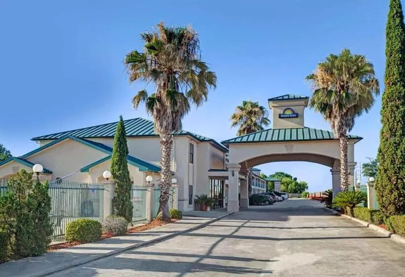 ホテル Days Inn & Suites By Wyndham Houston North   Spring