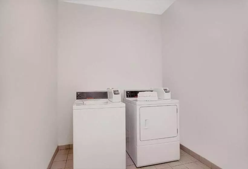 ホテル Days Inn & Suites By Wyndham Houston North   Spring