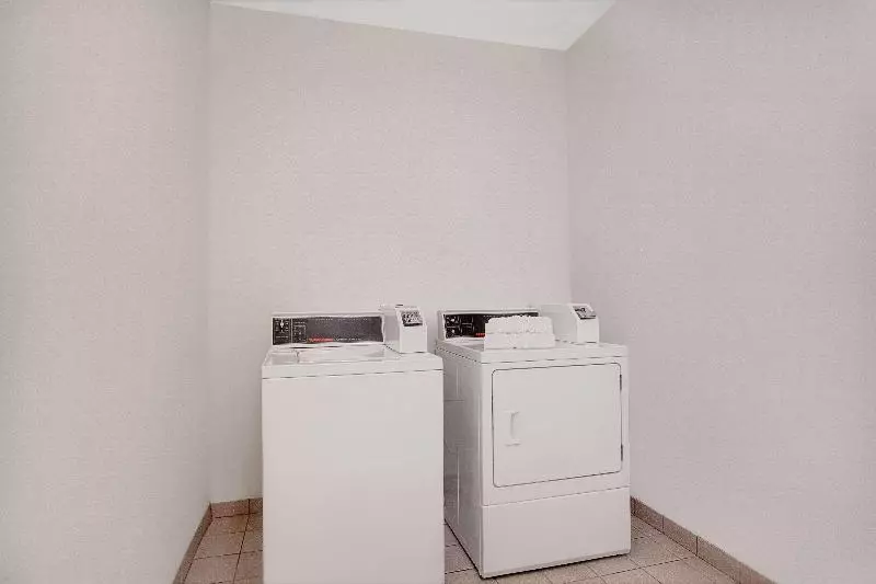 ホテル Days Inn & Suites By Wyndham Houston North   Spring