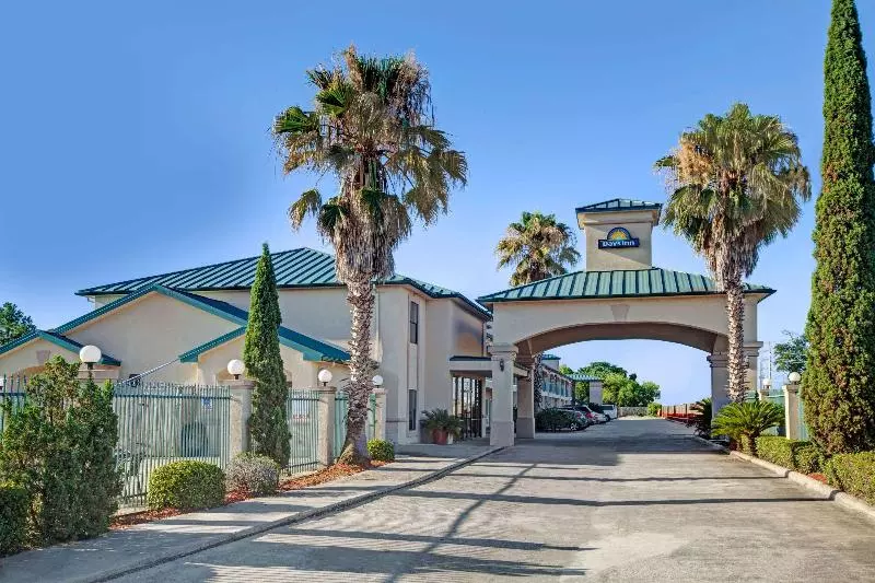 ホテル Days Inn & Suites By Wyndham Houston North   Spring