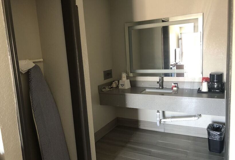 فندق Days Inn & Suites By Wyndham Vicksburg