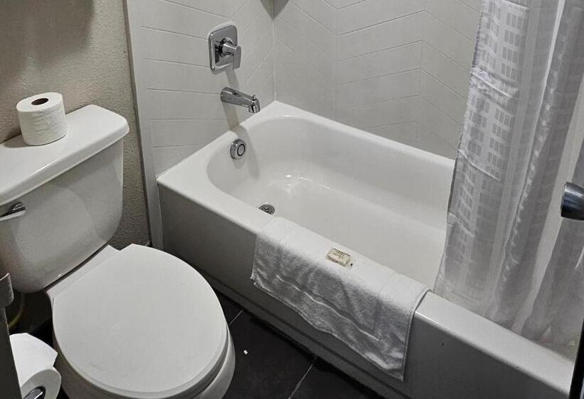 فندق Days Inn & Suites By Wyndham Vicksburg