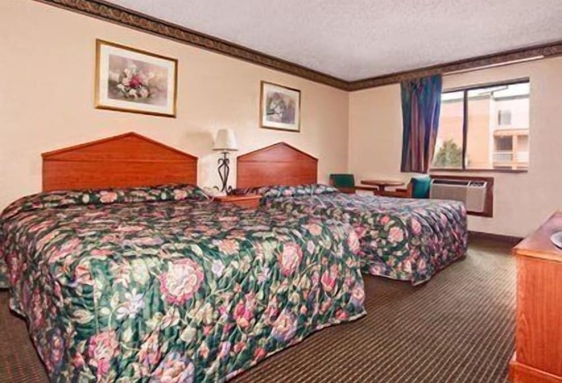 هتل Econo Lodge Akron Copley Northwest