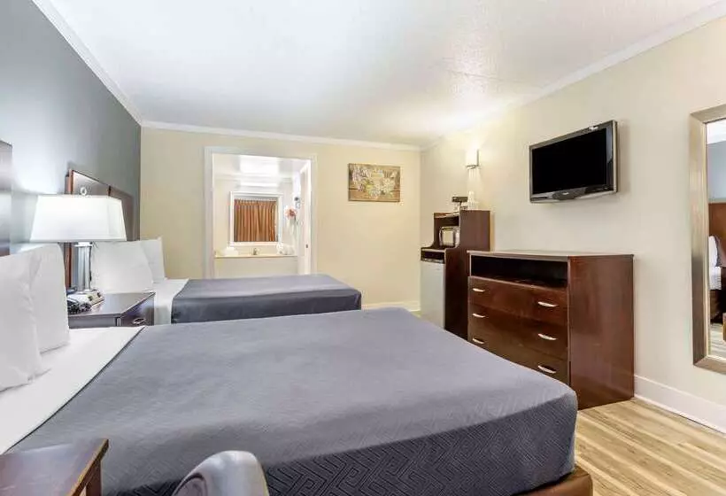 Отель Econo Lodge Of Conway