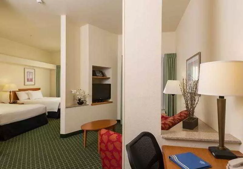 Отель Fairfield Inn & Suites By Marriott Lafayette South