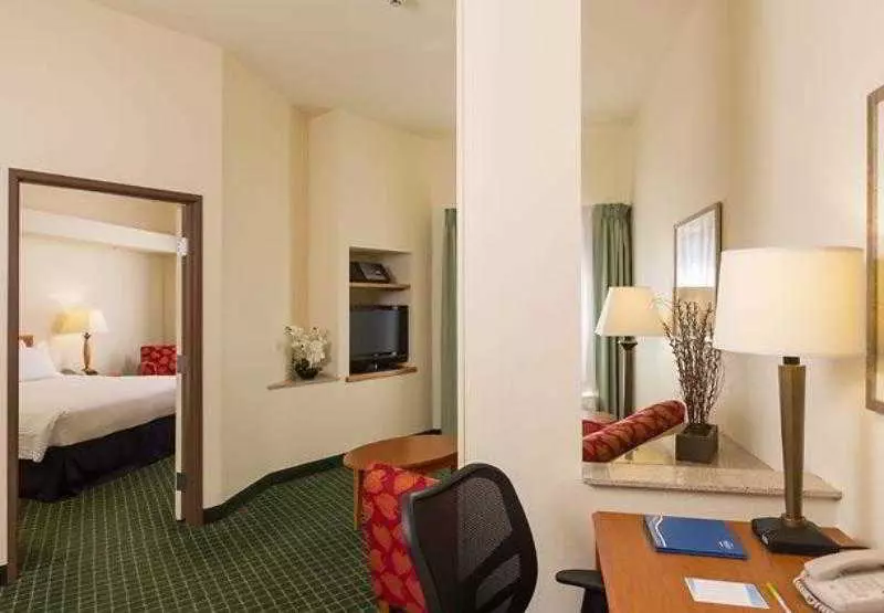 Отель Fairfield Inn & Suites By Marriott Lafayette South