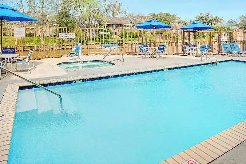 Отель Fairfield Inn & Suites By Marriott Lafayette South