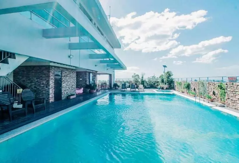 Greenhills Elan Hotel Modern