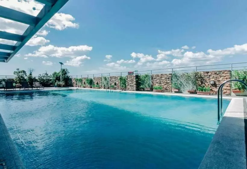 Greenhills Elan Hotel Modern