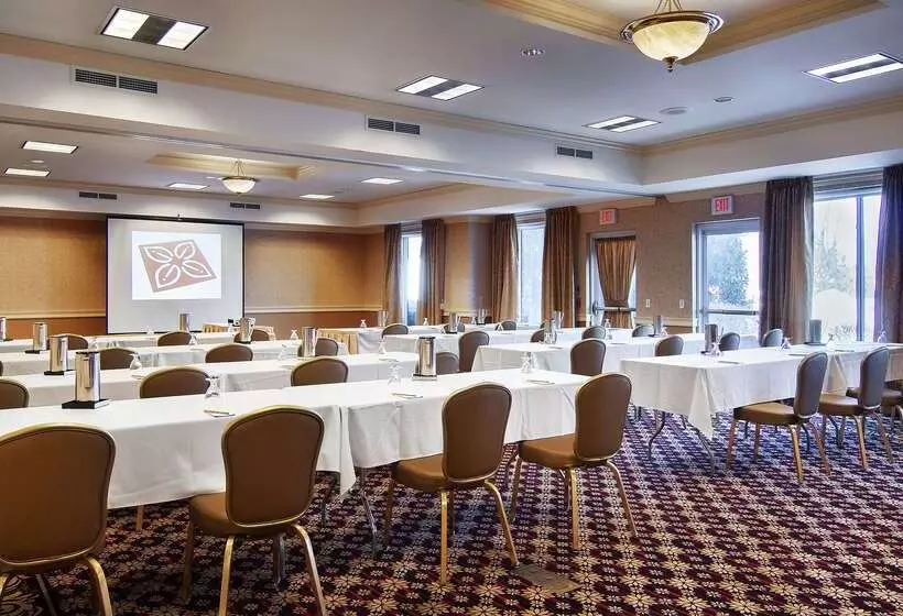 ホテル Hilton Garden Inn Milwaukee Northwest Conference Center