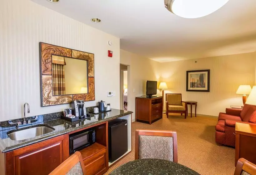 ホテル Hilton Garden Inn Milwaukee Northwest Conference Center