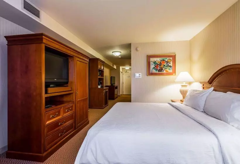 ホテル Hilton Garden Inn Milwaukee Northwest Conference Center