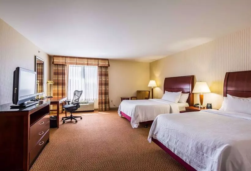 ホテル Hilton Garden Inn Milwaukee Northwest Conference Center