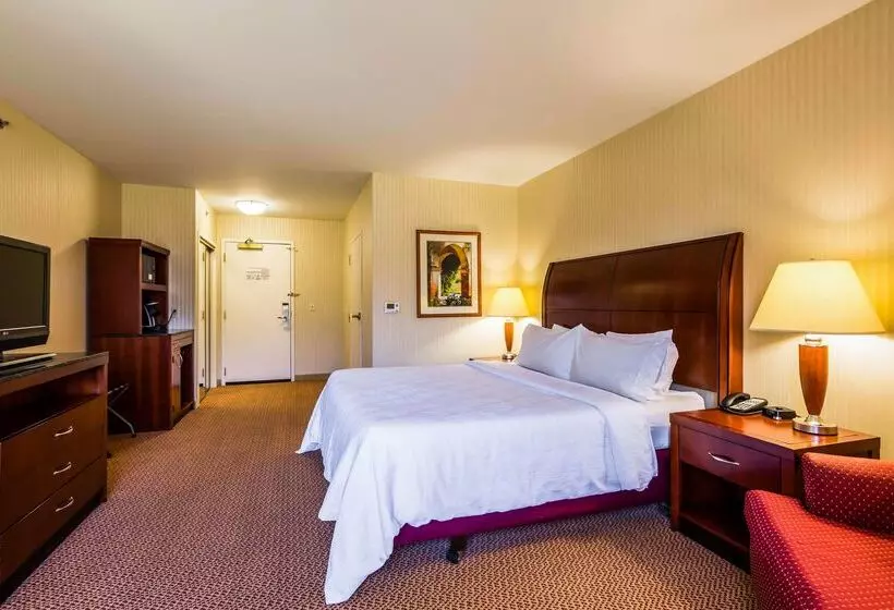 ホテル Hilton Garden Inn Milwaukee Northwest Conference Center