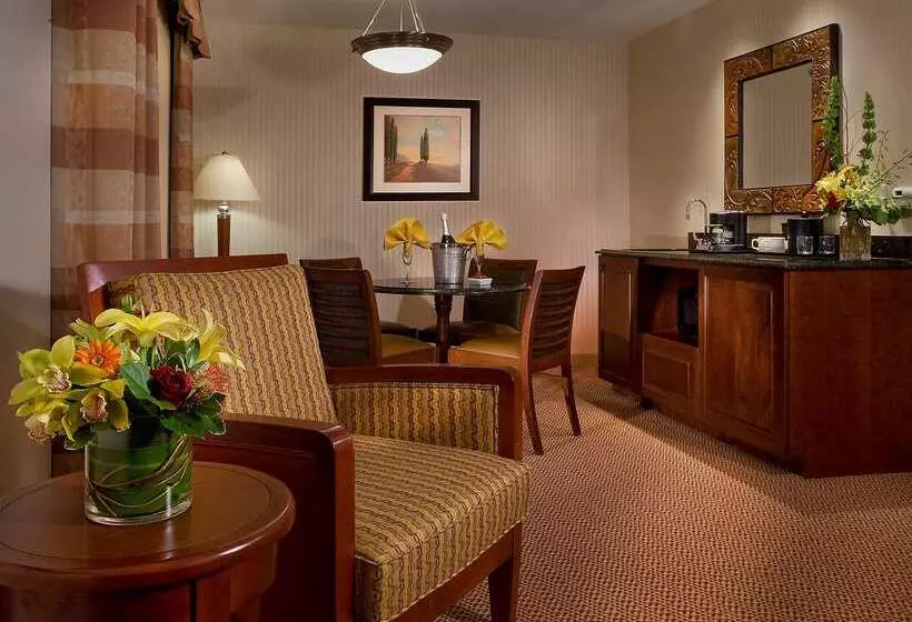 ホテル Hilton Garden Inn Milwaukee Northwest Conference Center