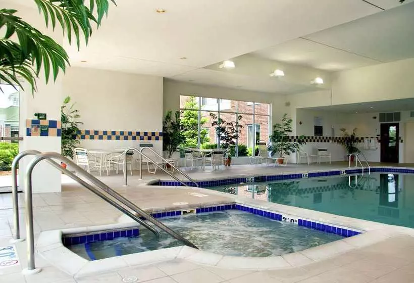 ホテル Hilton Garden Inn Milwaukee Northwest Conference Center