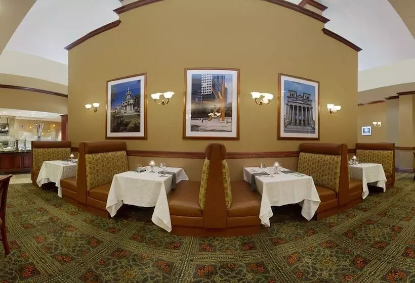 ホテル Hilton Garden Inn Milwaukee Northwest Conference Center